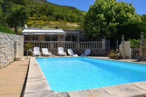 Appartement spacieux à La Roche-sur-le-Buis avec piscine privée.